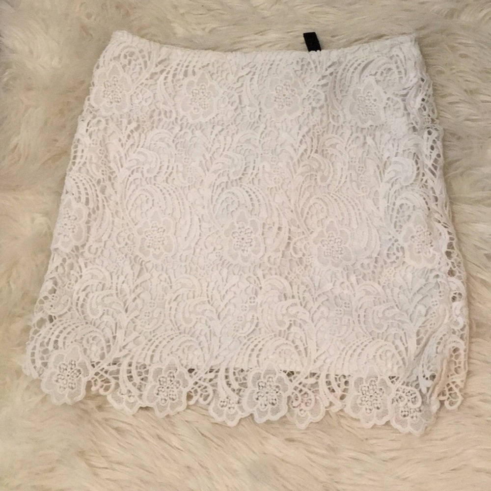 Crochet white mini skirt!